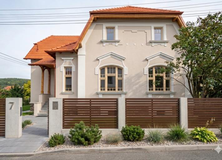 Vila — pohled na fasádu